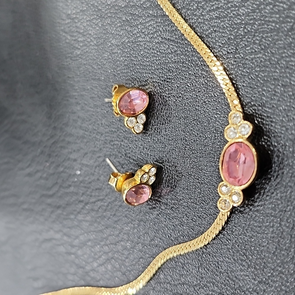 VINTAGE AVON GOLD with PINK and CLEAR RHINESTONES NECKLACE and EARRINGS SET - Picture 5 of 5